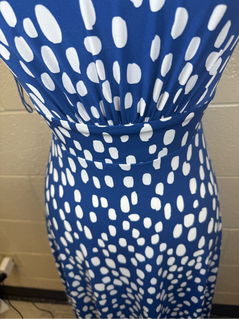 Maggy London Blue and White Sleeveless Maxi Dress with Dot Print - Picture 4 of 9